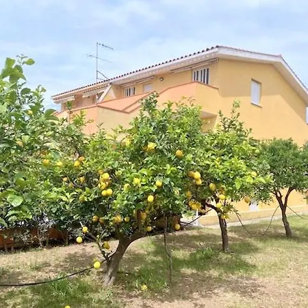 Vakantiehuis Iside, A Pochi Passi Dal Centro Villasimius