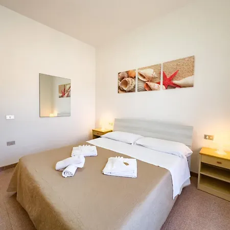 Iside, A Pochi Passi Dal Centro Tatil Evi *