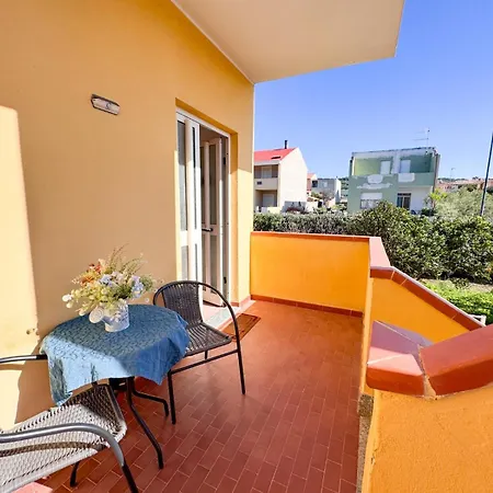 Iside, A Pochi Passi Dal Centro Tatil Evi *