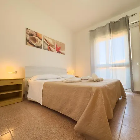 Iside, A Pochi Passi Dal Centro Tatil Evi *