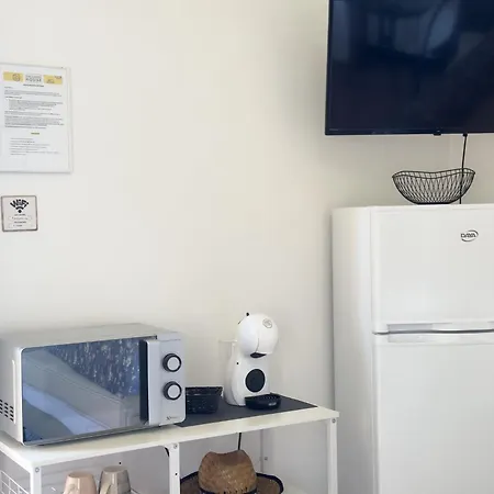 Iside, A Pochi Passi Dal Centro Feriehus *