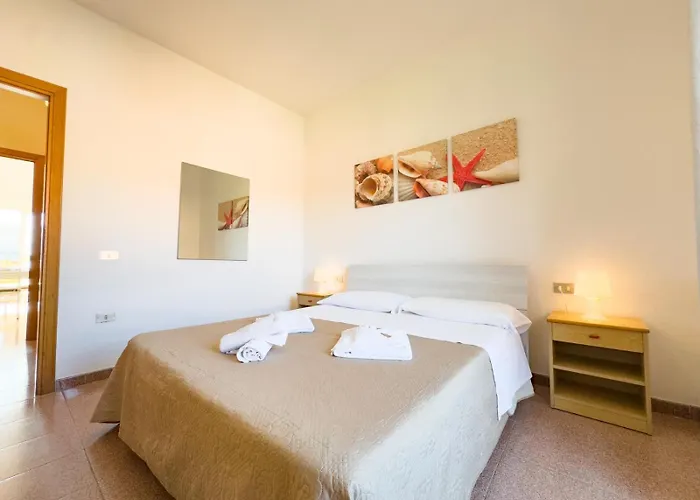 Iside, A Pochi Passi Dal Centro Feriehus *