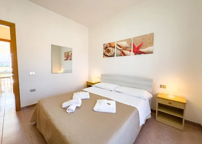 Iside, A Pochi Passi Dal Centro Feriehus *