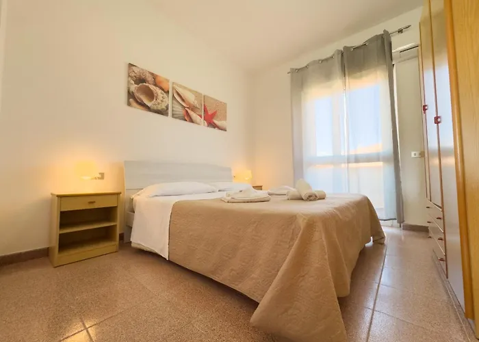 Iside, A Pochi Passi Dal Centro Feriehus *