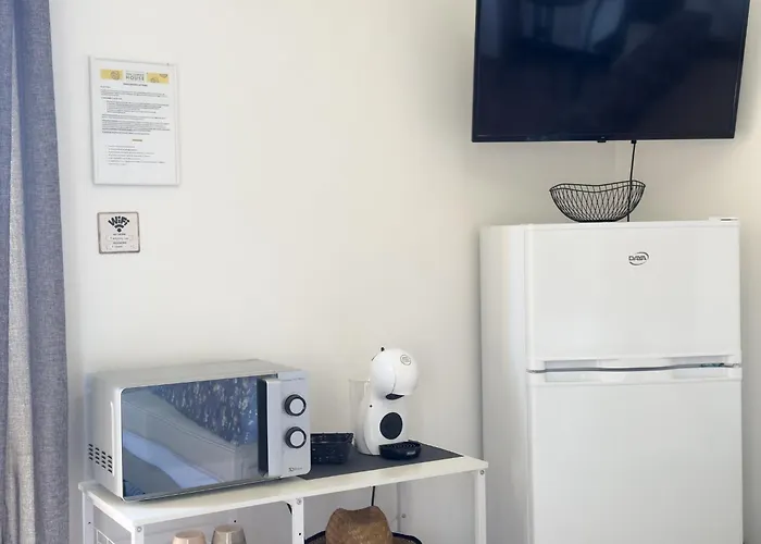 Iside, A Pochi Passi Dal Centro Feriehus *